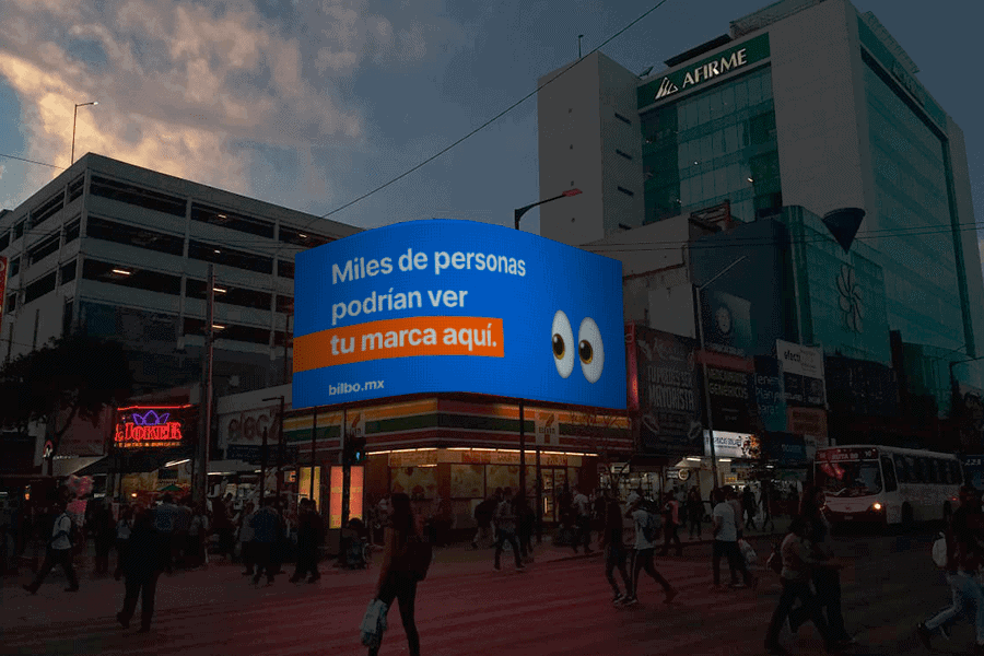 Imagen de pantalla led publicitaria en el centro monterrey